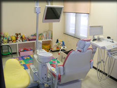 キッズコーナー付診療スペース